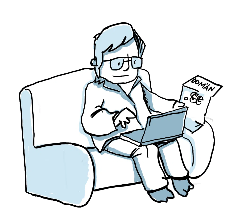 person som sitter i en soffa