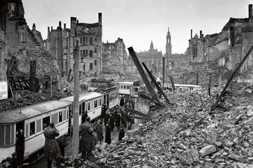 Förstörd stad efter kriget